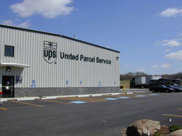UPS配电中心 - 伊利诺伊州富兰克林公园,应用Absolutaire R-系列直燃空气处理系统